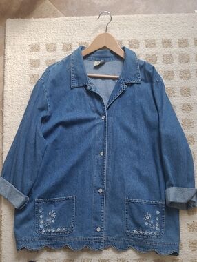 Vintage Teddi Light Blue Denim Shirt Jacket with Collar And Scallopped Bottom
